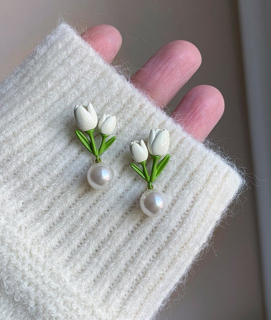 Romantic Pearl Earring for Special Moments