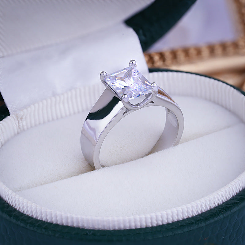 Classic Gold Ring with Timeless Appeal