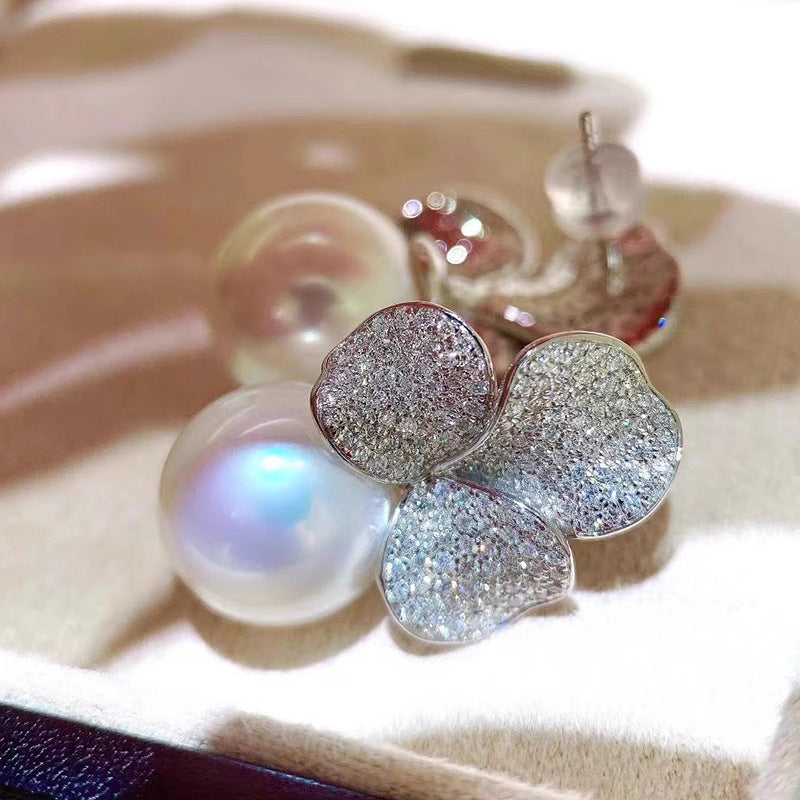 Beautiful Pearl Earring with Unique Style