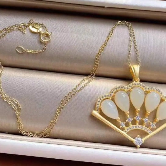 Romantic Silver Necklace for Special Moments