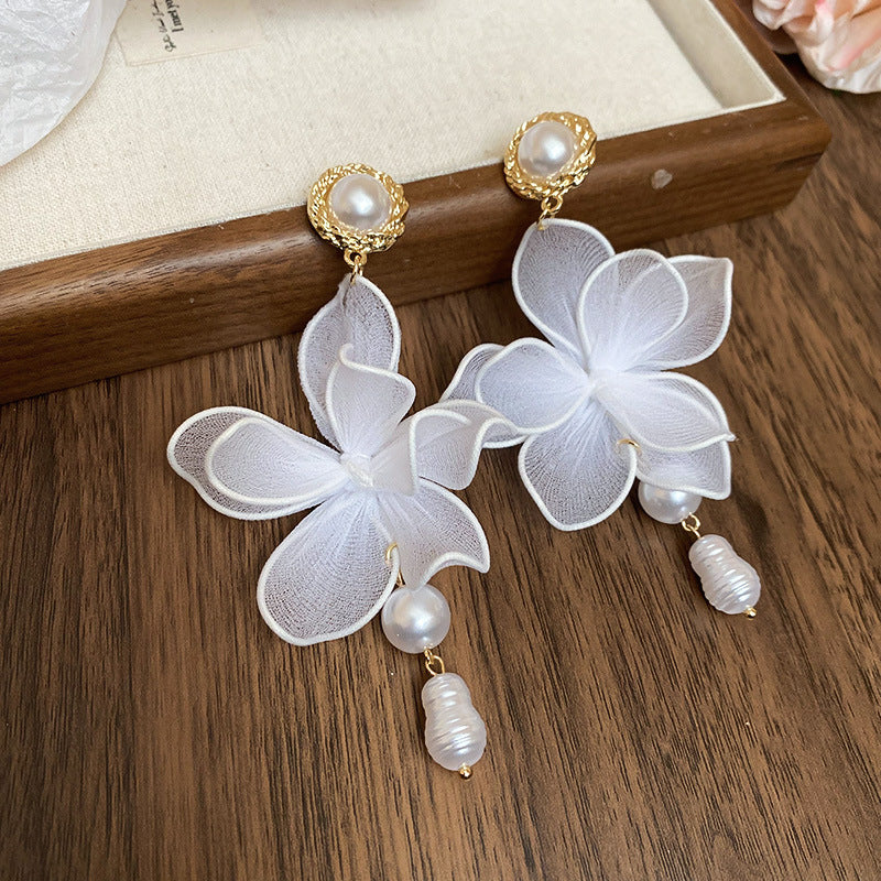 Charming Pearl Earring for Any Occasion