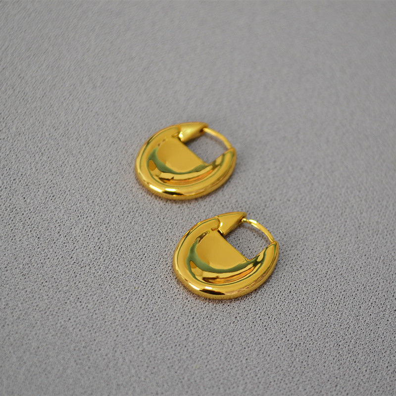 Classic Gold Earring with Timeless Appeal
