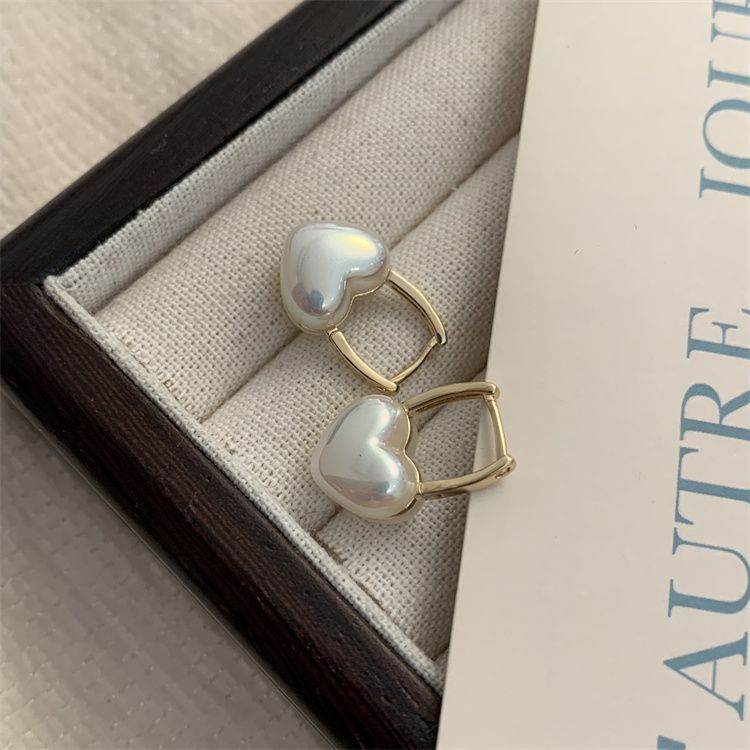 Charming Pearl Earring for Any Occasion