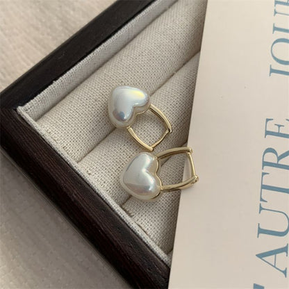 Charming Pearl Earring for Any Occasion