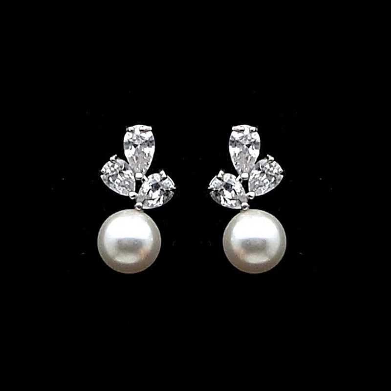 Classic Pearl Earring with Timeless Appeal