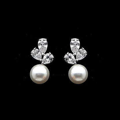 Classic Pearl Earring with Timeless Appeal