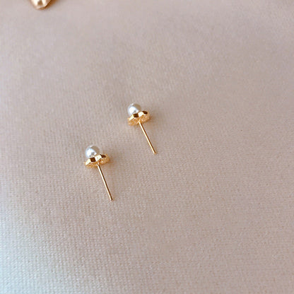 Beautiful Pearl Earring with Unique Style