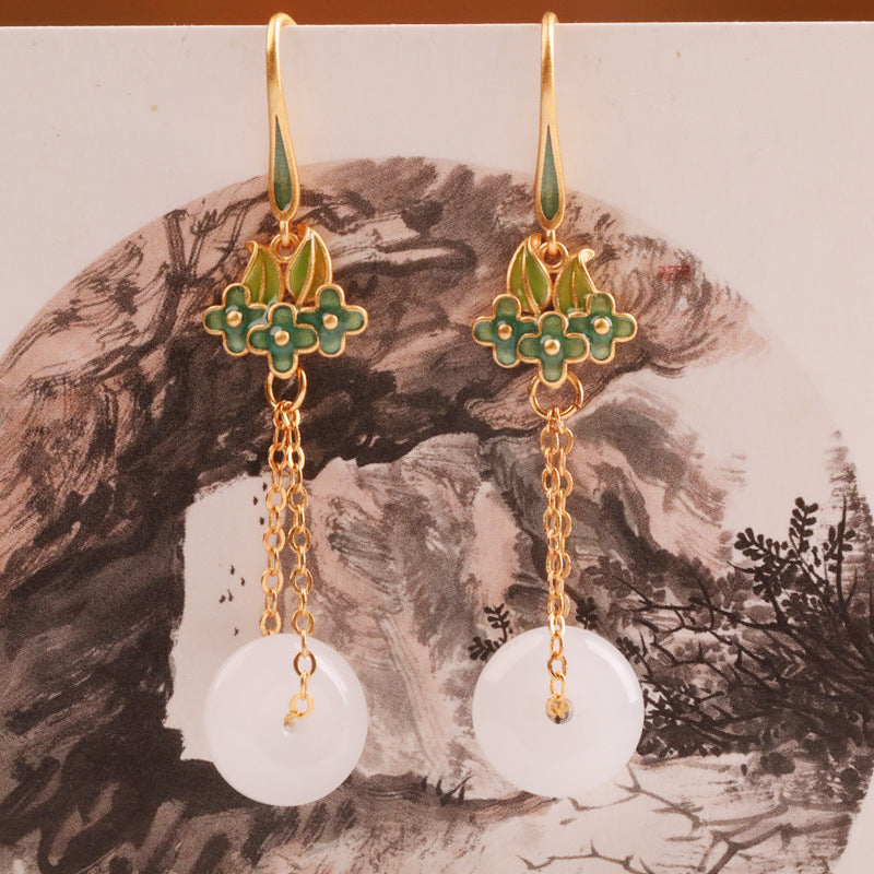 Charming Earring for Any Occasion