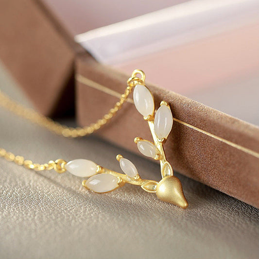 Romantic Silver Necklace for Special Moments