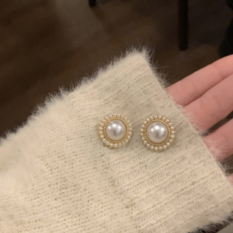 Charming Pearl Earring for Any Occasion