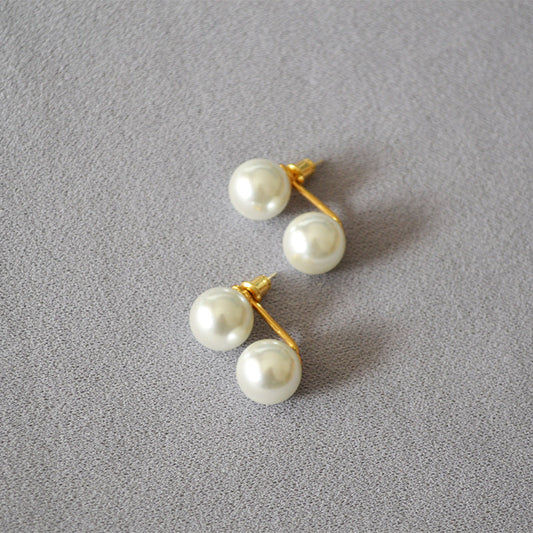 Charming Silver Earring for Any Occasion