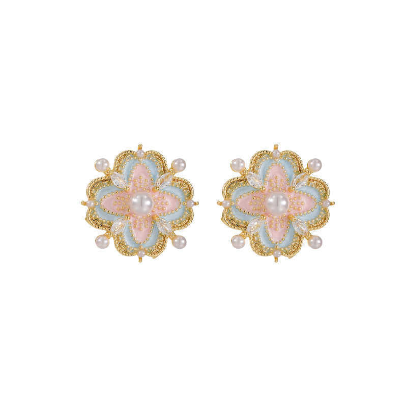 Beautiful Pearl Earring with Unique Style