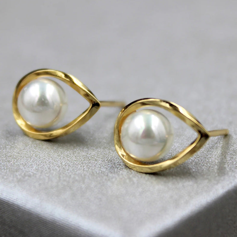 Charming Pearl Earring for Any Occasion