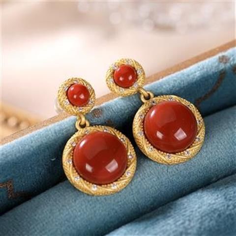 Beautiful Gold Earring with Unique Style