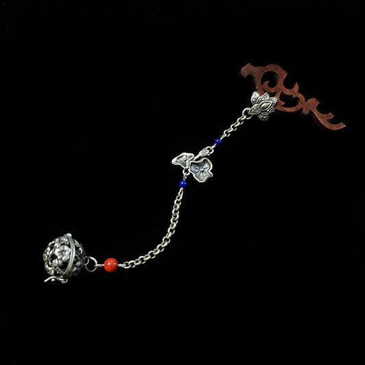 Classic Silver Pendant with Timeless Appeal
