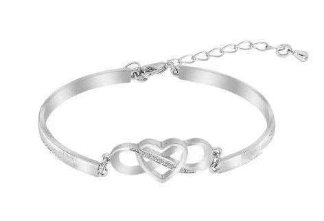 Charming Gold Bracelet for Any Occasion