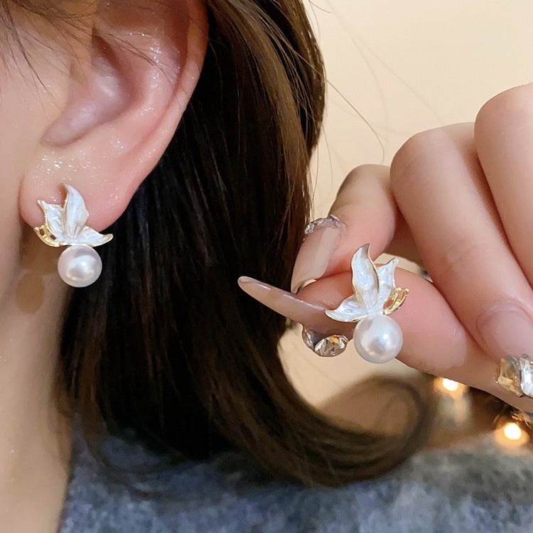 Classic Pearl Earring with Timeless Appeal