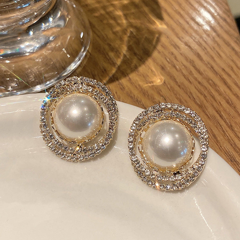 Classic Pearl Earring with Timeless Appeal