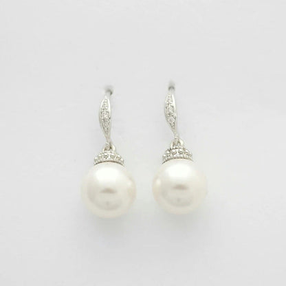 Charming Pearl Earring for Any Occasion