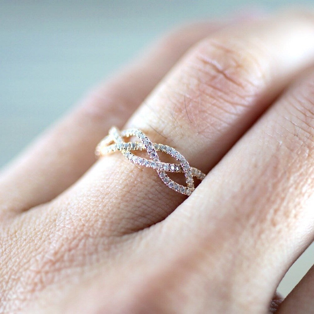 Classic Gold Ring with Timeless Appeal