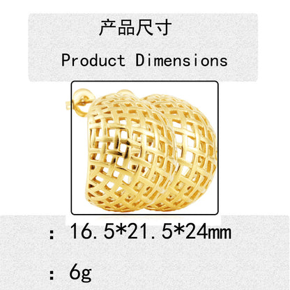 Classic Gold Earring with Timeless Appeal