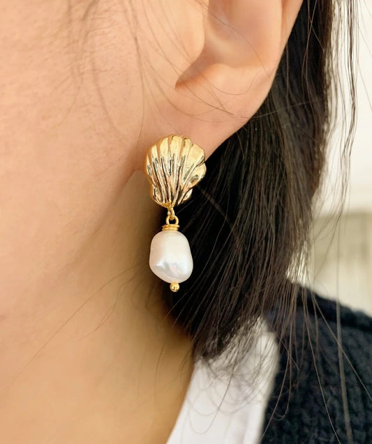 Classic Pearl Earring with Timeless Appeal