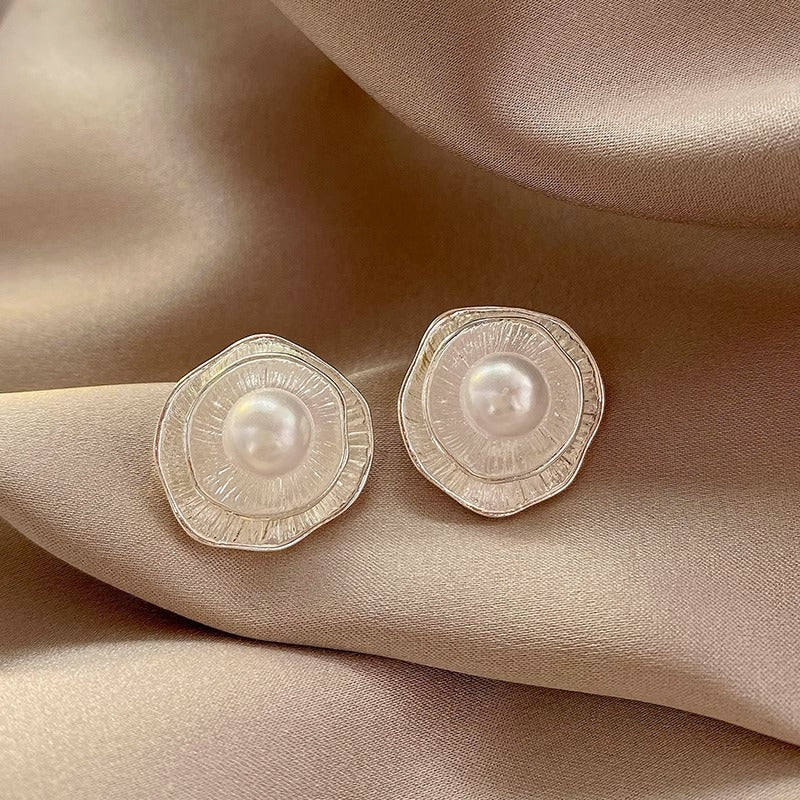 Beautiful Pearl Earring with Unique Style