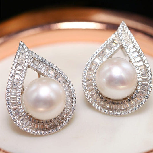 Classic Pearl Earring with Timeless Appeal