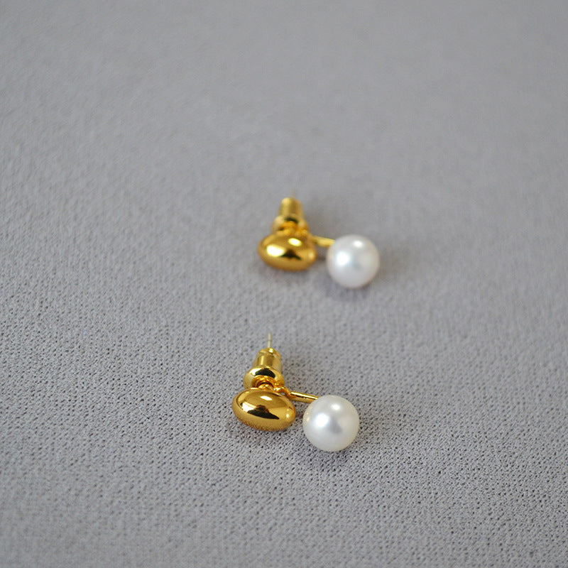 Beautiful Gold Earring with Unique Style