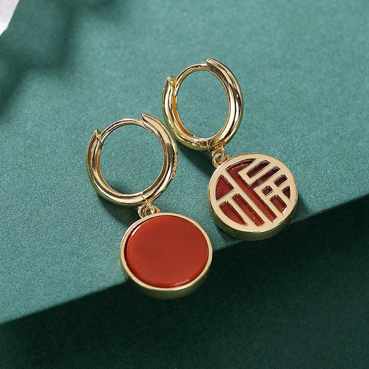 Elegant Gold Piece for Every Occasion