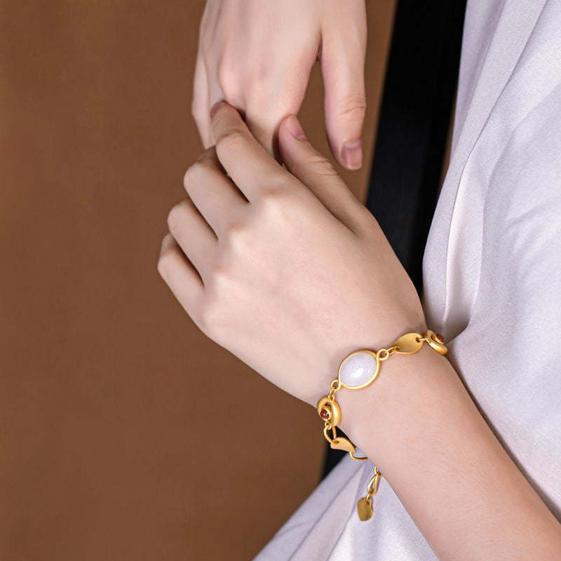 Romantic Gold Bracelet for Special Moments