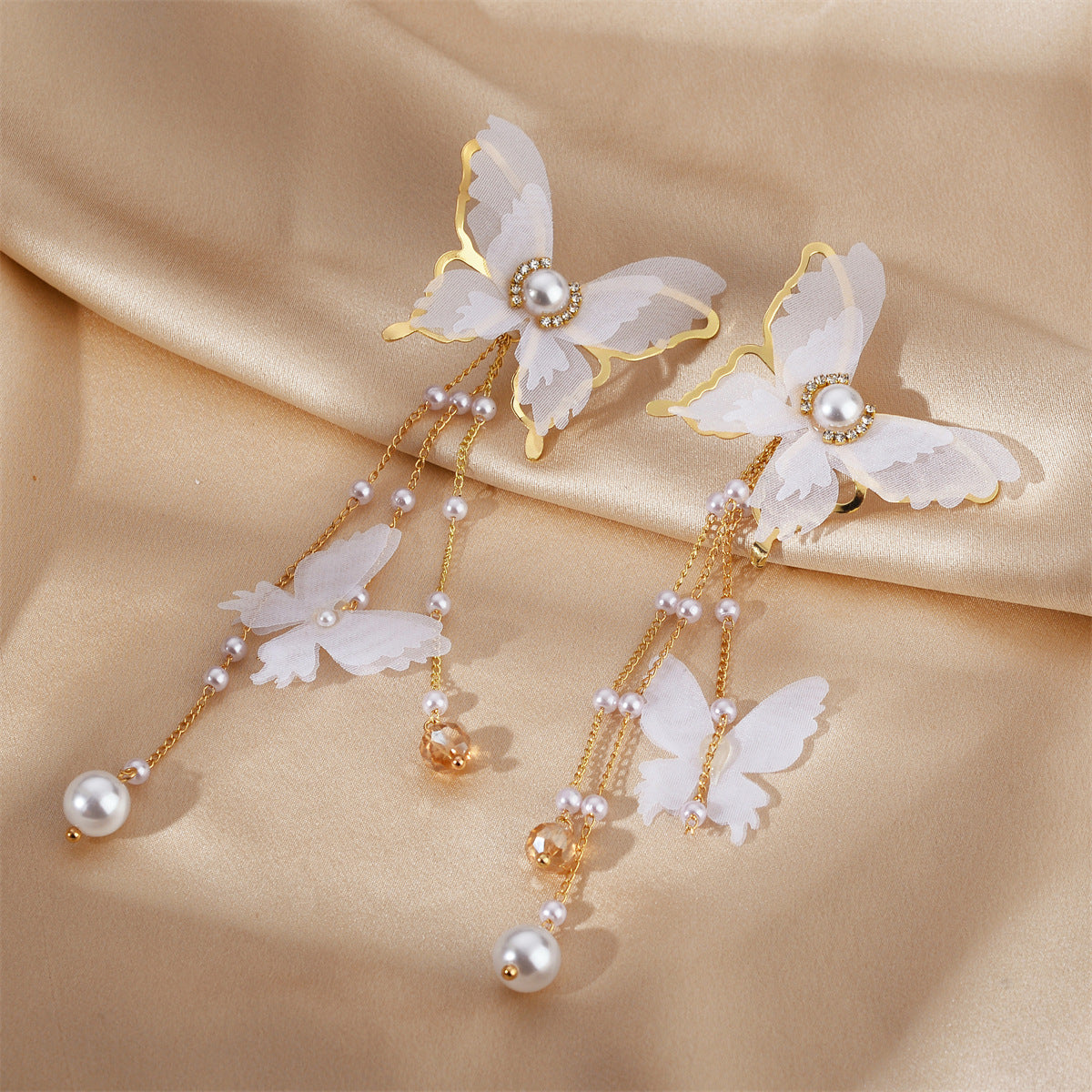 Beautiful Pearl Earring with Unique Style