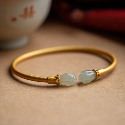 Classic Gold Bracelet with Timeless Appeal