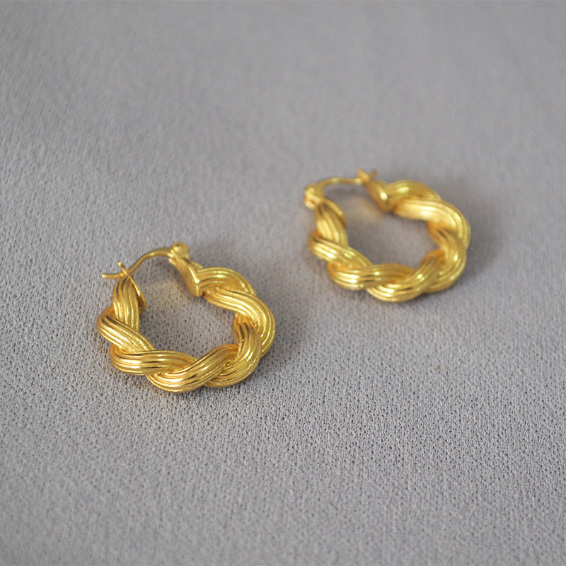 Charming Earring for Any Occasion