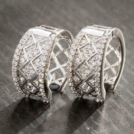 Charming Earring for Any Occasion