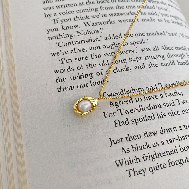 Beautiful Pearl Necklace with Unique Style