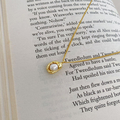 Beautiful Pearl Necklace with Unique Style