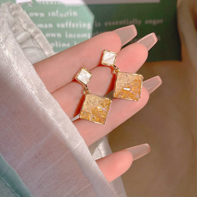 Charming Earring for Any Occasion
