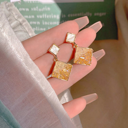Charming Earring for Any Occasion