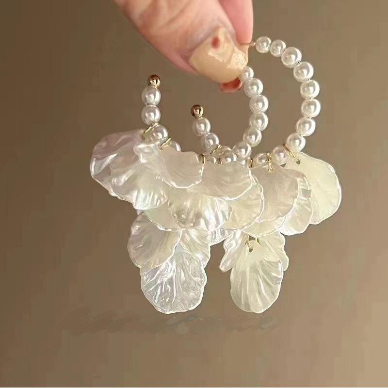 Beautiful Pearl Earring with Unique Style
