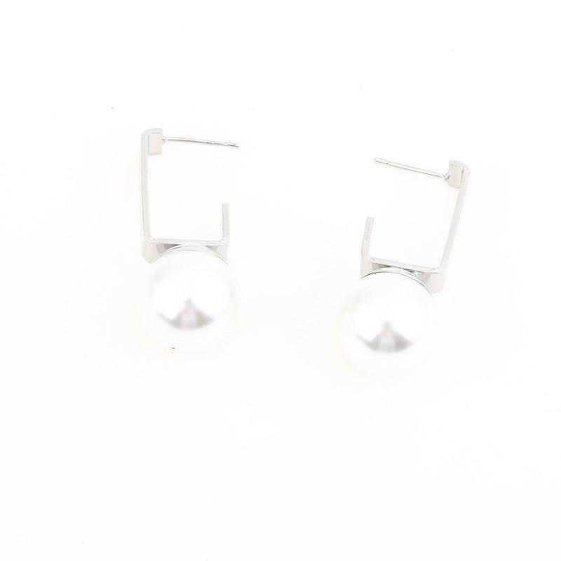 Romantic Pearl Earring for Special Moments