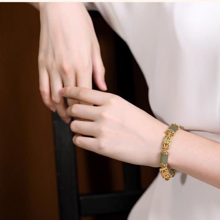 Classic Gold Bracelet with Timeless Appeal