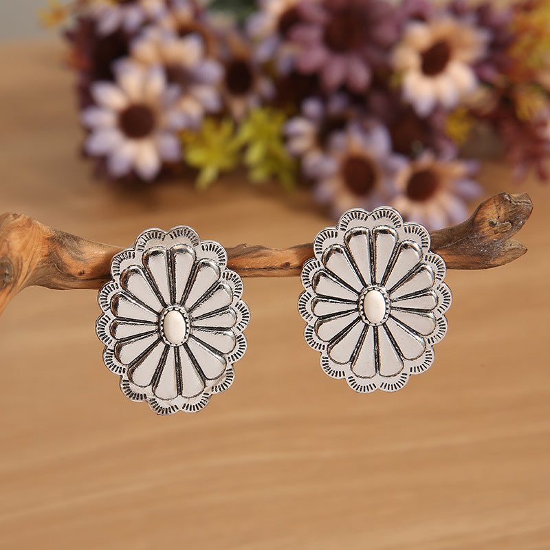 Charming Earring for Any Occasion