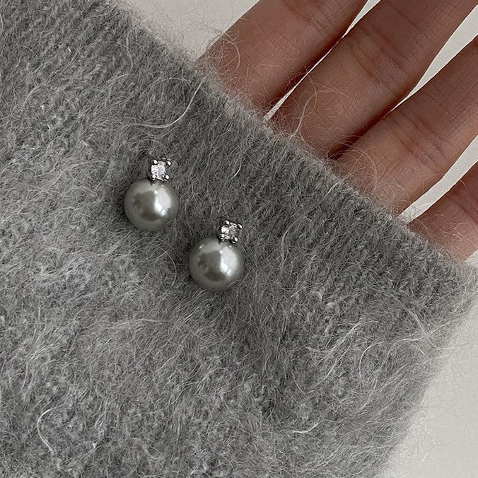 Classic Pearl Earring with Timeless Appeal