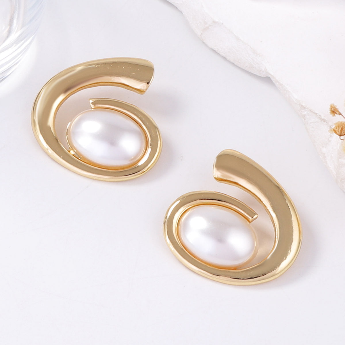 Romantic Pearl Earring for Special Moments