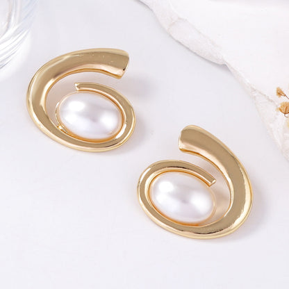 Romantic Pearl Earring for Special Moments