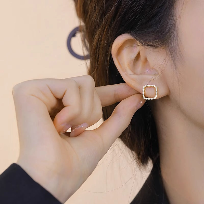 Charming Earring for Any Occasion