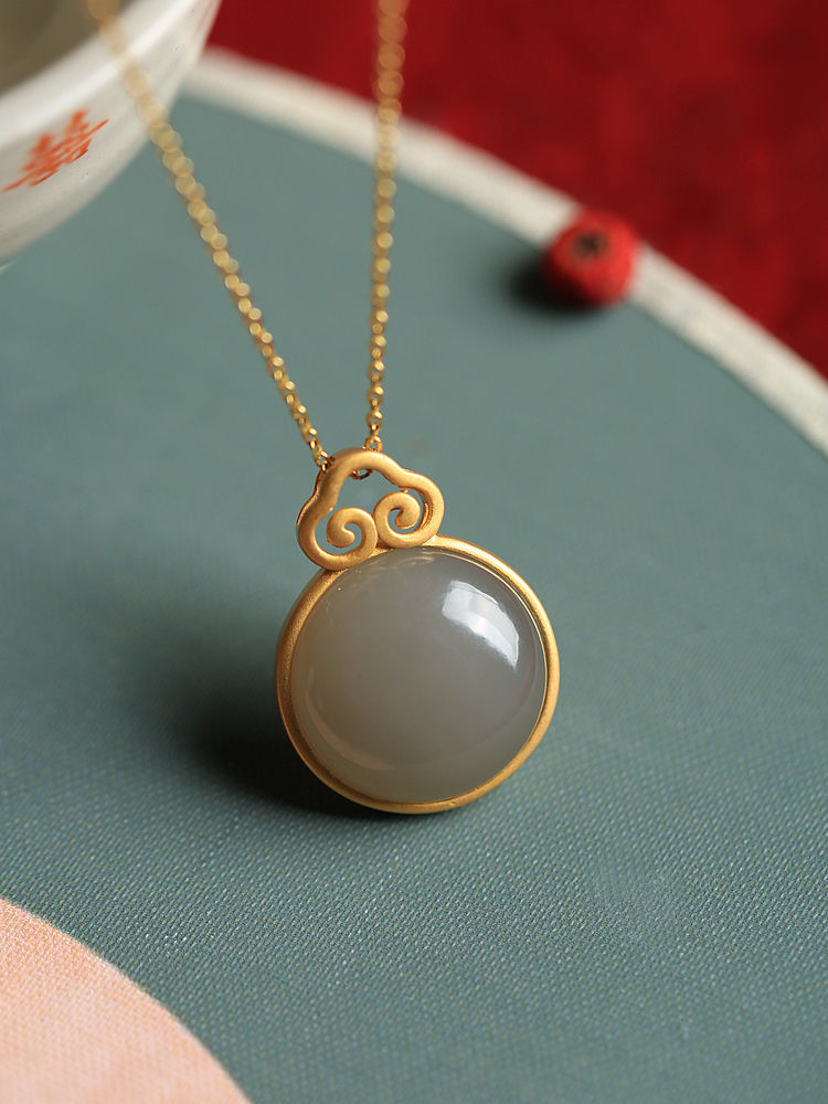 Beautiful Gold Necklace with Unique Style