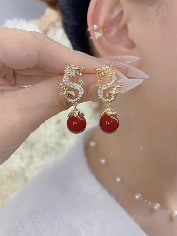 Classic Gold Earring with Timeless Appeal