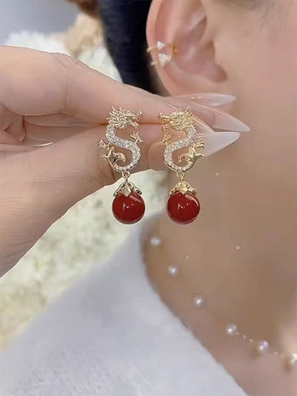 Classic Gold Earring with Timeless Appeal